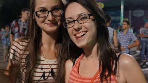 Thiếu nữ Ukaina tung tăng xuống phố mùa EURO